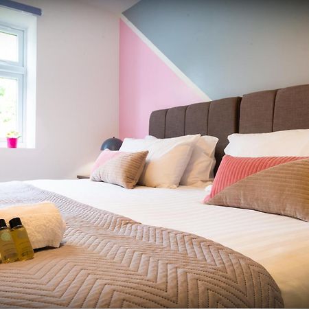 The 'Pinky' - Beautiful 1 Bed Apartment In Hatfield - Free Parking - Near Uni & Business Park - Big Savings On Long Stays Bagian luar foto