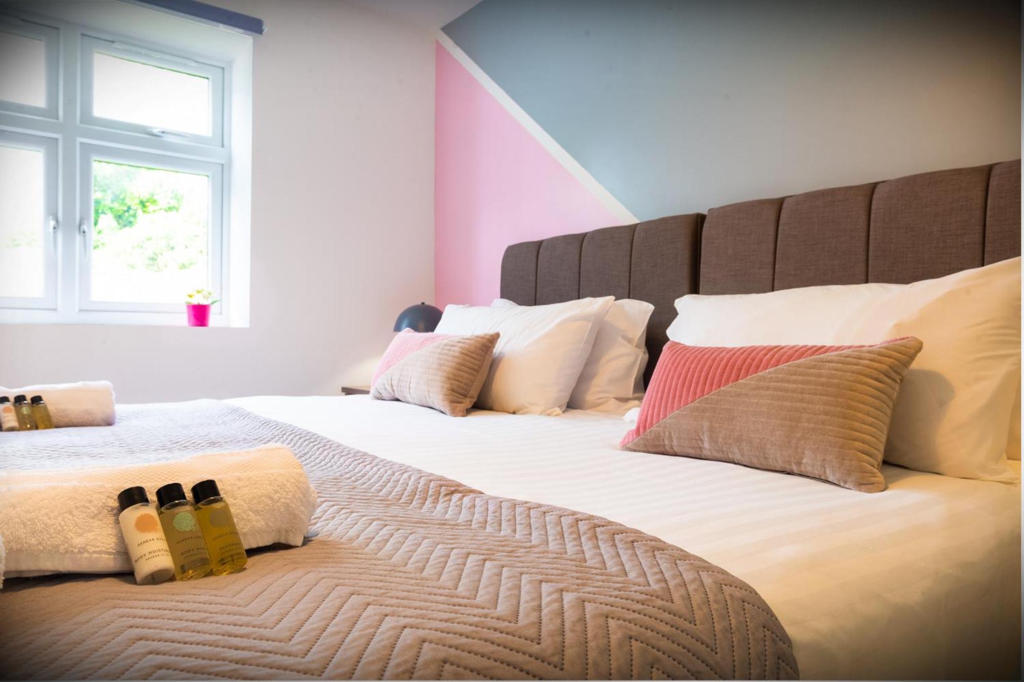 The 'Pinky' - Beautiful 1 Bed Apartment In Hatfield - Free Parking - Near Uni & Business Park - Big Savings On Long Stays Bagian luar foto